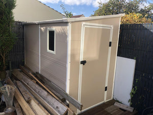 Anbau-Gartenhaus aus beigem Harz, 3,55 m², inkl. Fundament-Kit - JOBU