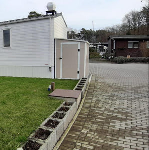 Anbau-Gartenhaus aus beigem Harz, 3,55 m², inkl. Fundament-Kit - JOBU